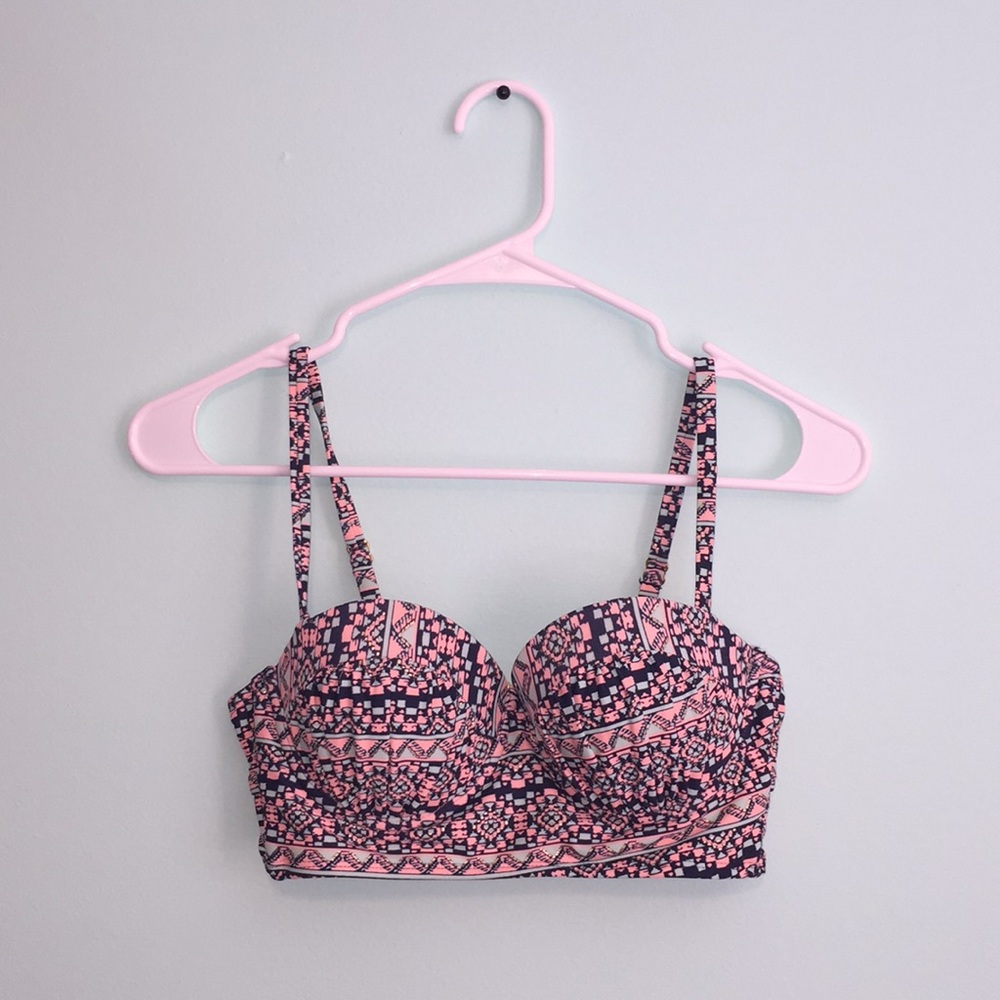 Women's patterned bathing suit top